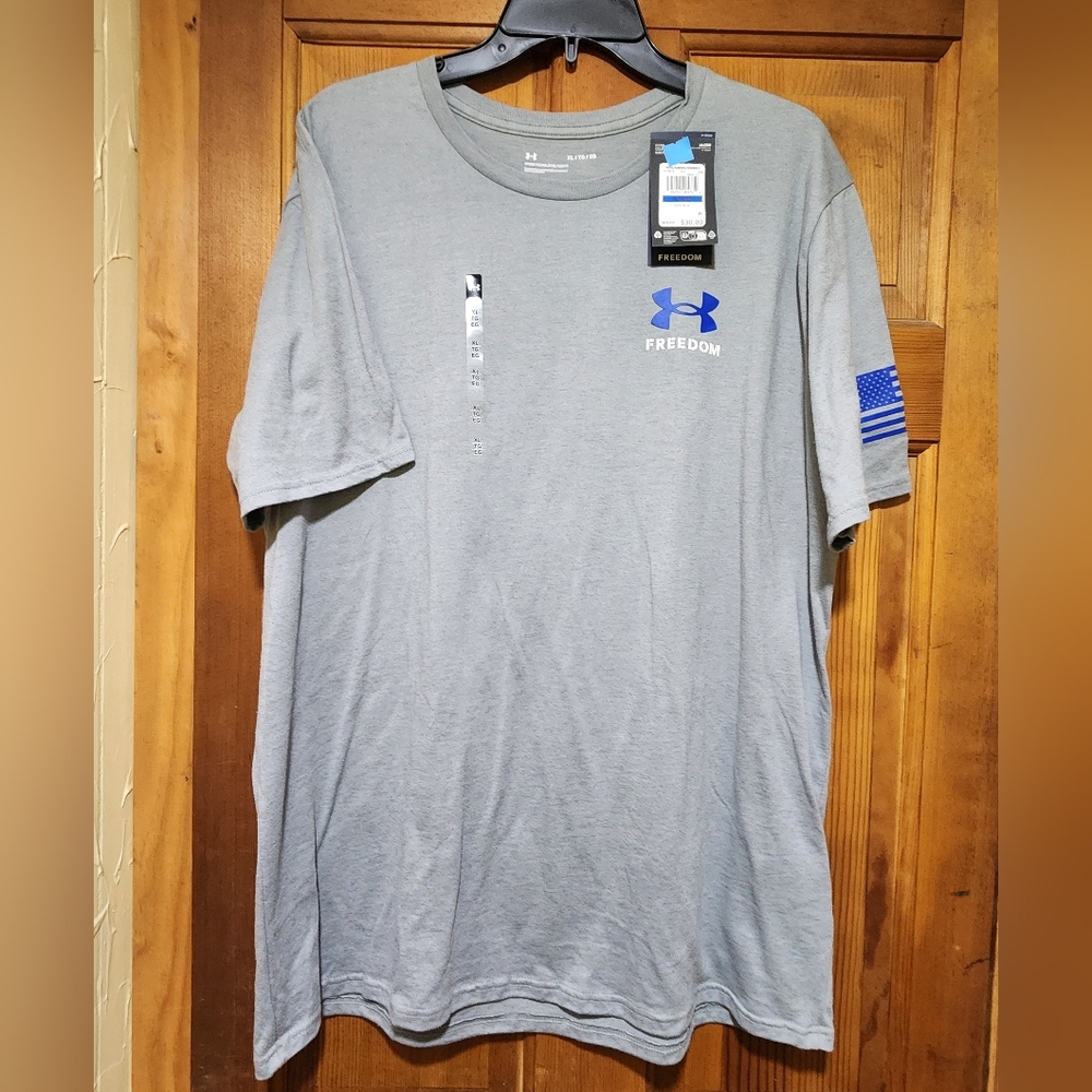 Under Armour Freedom Tee in Light Gray